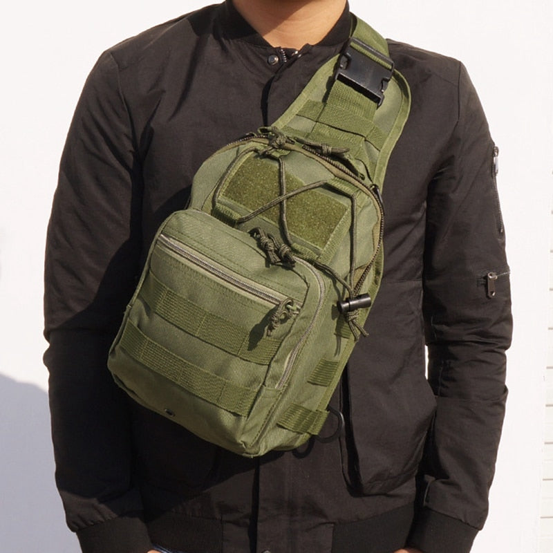  ATBP Mochila táctica pequeña con una correa, bolsa de hombro  para hombre, mochila cruzada para senderismo, viajes, Verde ejército,  Mochilas Daypack : Deportes y Actividades al Aire Libre