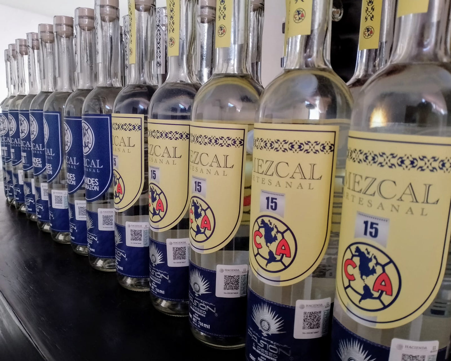 Mezcal Artesanal Pasión y Deseo Club América "Grandes de Corazón Bicampeones"